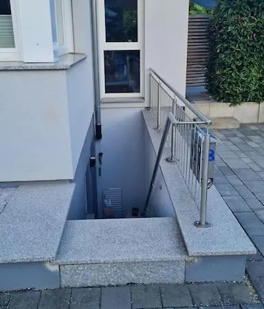 Schoene Souterrain Apartment Riegel